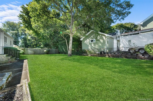 696 Bohemia Parkway, Sayville, NY 11782