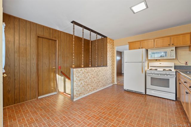 696 Bohemia Parkway, Sayville, NY 11782