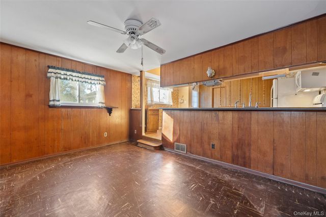 696 Bohemia Parkway, Sayville, NY 11782