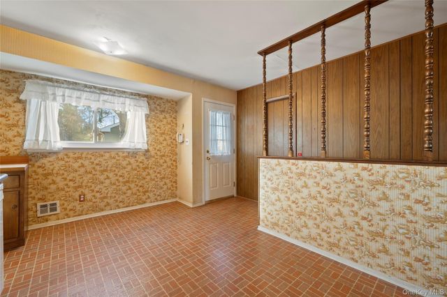 696 Bohemia Parkway, Sayville, NY 11782