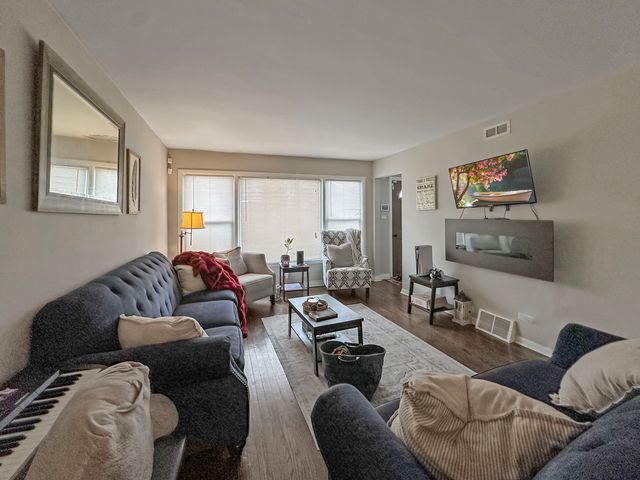 14522 S Marquette Avenue, Burnham, IL 60633