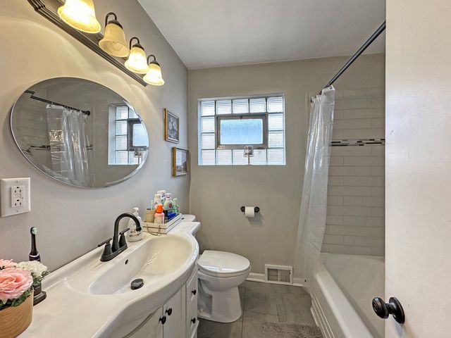 14522 S Marquette Avenue, Burnham, IL 60633