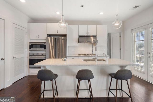 301 Canton Way, Roswell, GA 30075