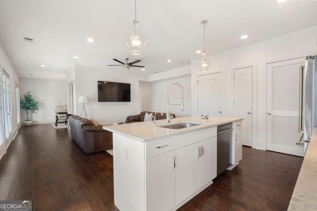 301 Canton Way, Roswell, GA 30075