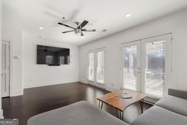 301 Canton Way, Roswell, GA 30075