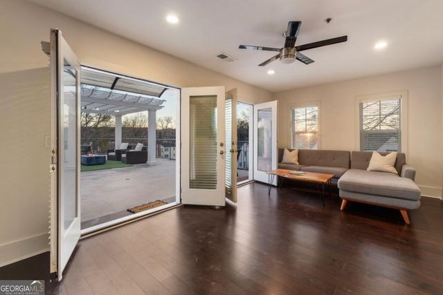 301 Canton Way, Roswell, GA 30075