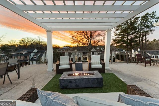 301 Canton Way, Roswell, GA 30075