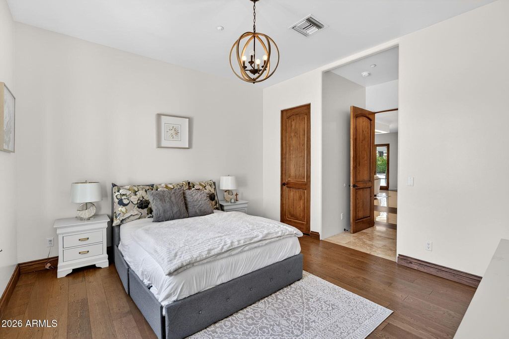 Image 33 of property listing at 6500 E FANFOL Drive, Paradise Valley, AZ 85253