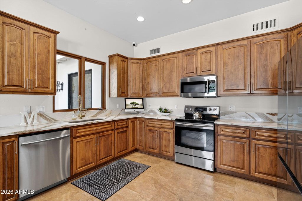 Image 40 of property listing at 6500 E FANFOL Drive, Paradise Valley, AZ 85253