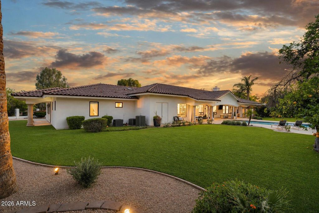 Image 53 of property listing at 6500 E FANFOL Drive, Paradise Valley, AZ 85253