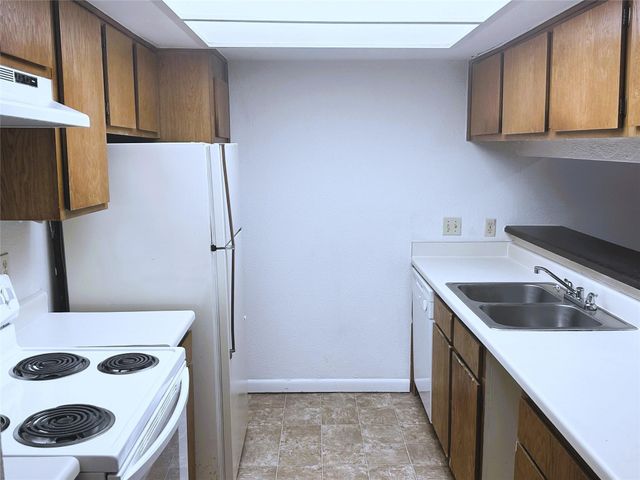2820 S Bartell Drive 2, Houston, TX 77054