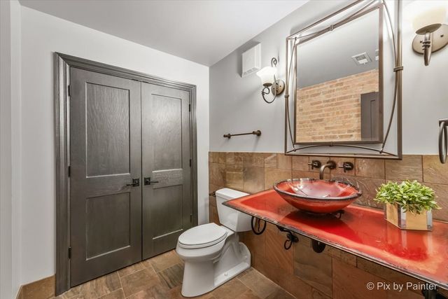 360 W Illinois Street 607, Chicago, IL 60654