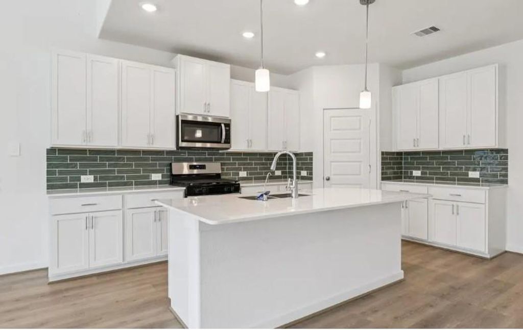 31102 De La Guerra, Huffman, TX 77336