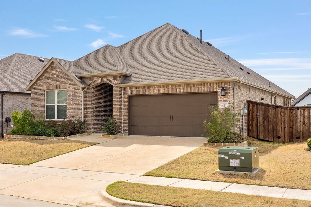 4121 Silver Spur Court, Aubrey, TX 76227
