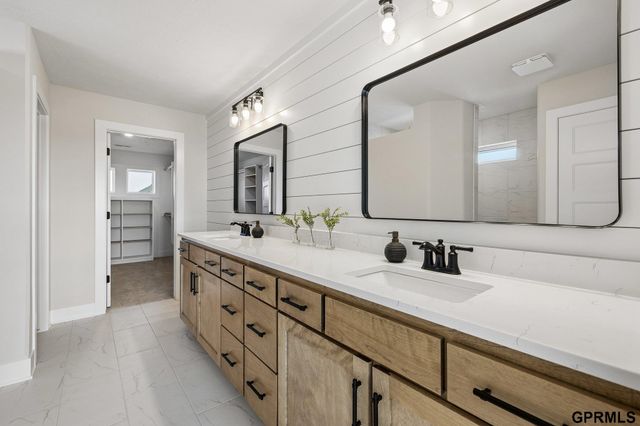 12375 Fenwick Street, Papillion, NE 68046