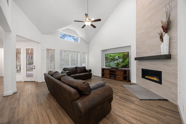 1021 Lakemont Bend Lane, Pinehurst, TX 77362