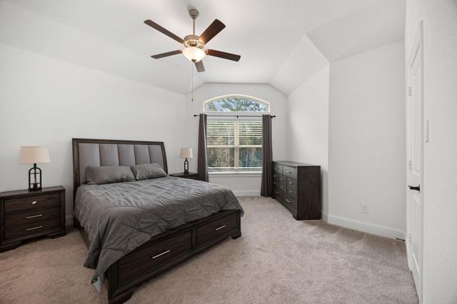 1021 Lakemont Bend Lane, Pinehurst, TX 77362