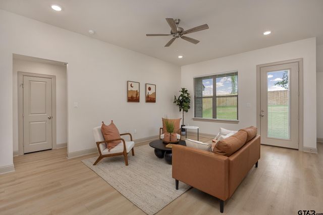2245 Dogwood Park Blvd, Tyler, TX 75707