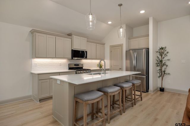 2245 Dogwood Park Blvd, Tyler, TX 75707