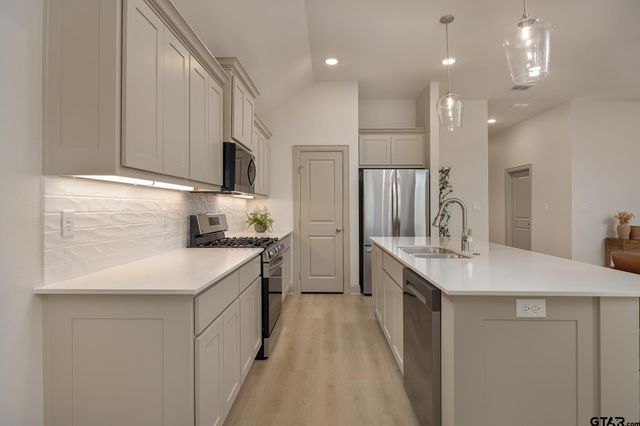 2245 Dogwood Park Blvd, Tyler, TX 75707