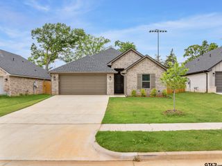 2245 Dogwood Park Blvd, Tyler, TX 75707