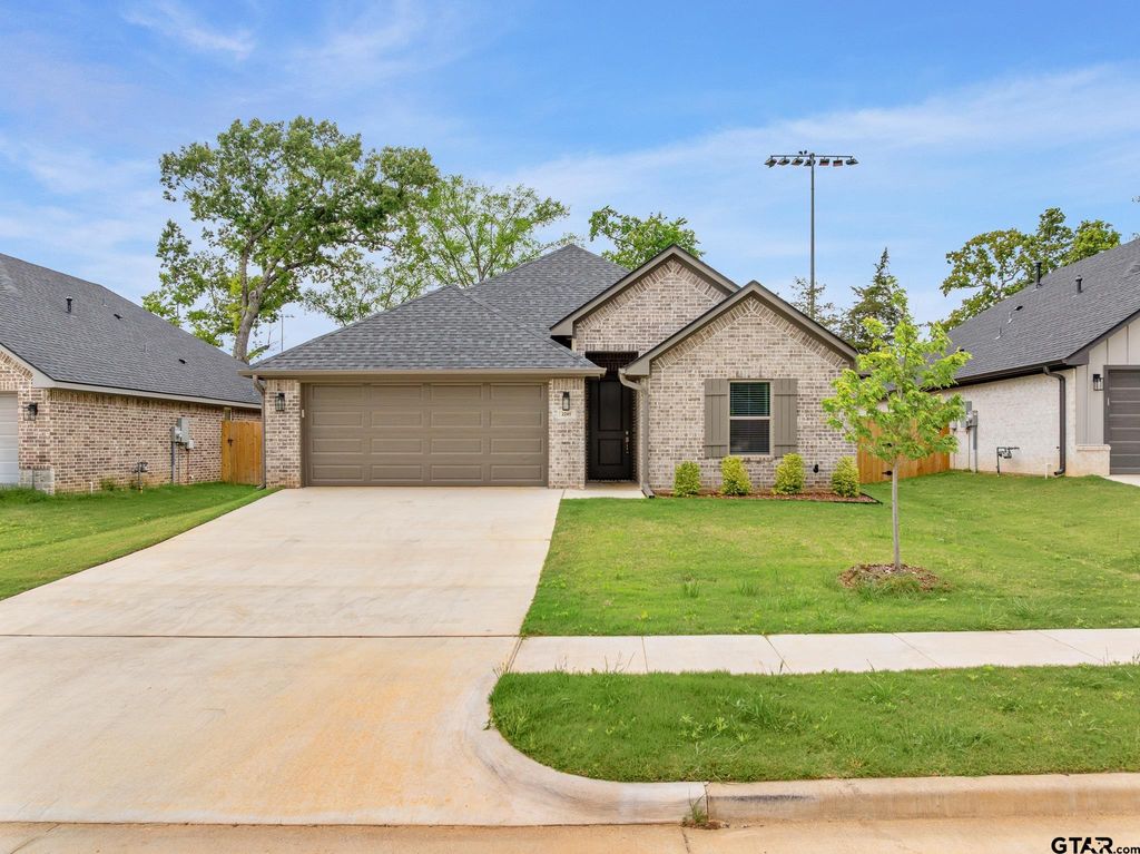 2245 Dogwood Park Blvd, Tyler, TX 75707