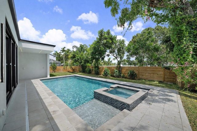 2441 WEBBER STREET, Sarasota, FL 34239