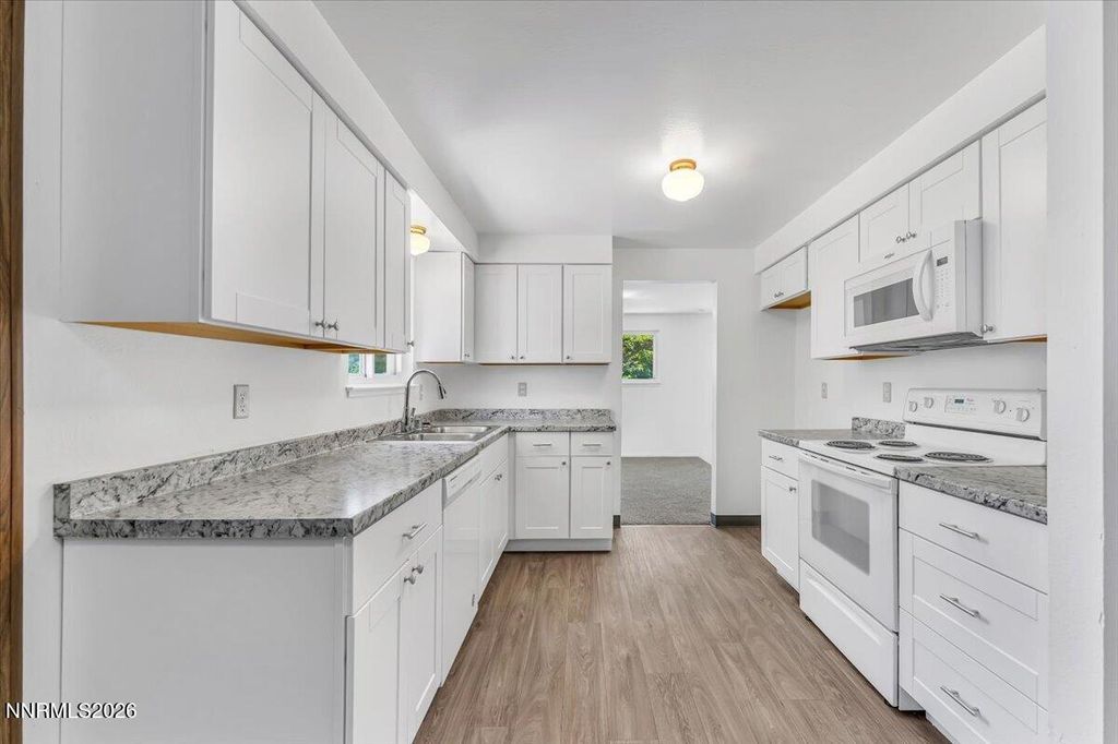 Image 10 of property listing at 731 Desert View Court, Sparks, NV 89434