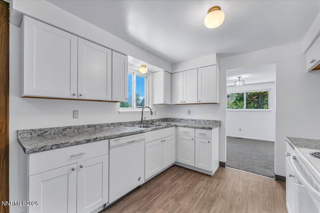 Image 11 of property listing at 731 Desert View Court, Sparks, NV 89434