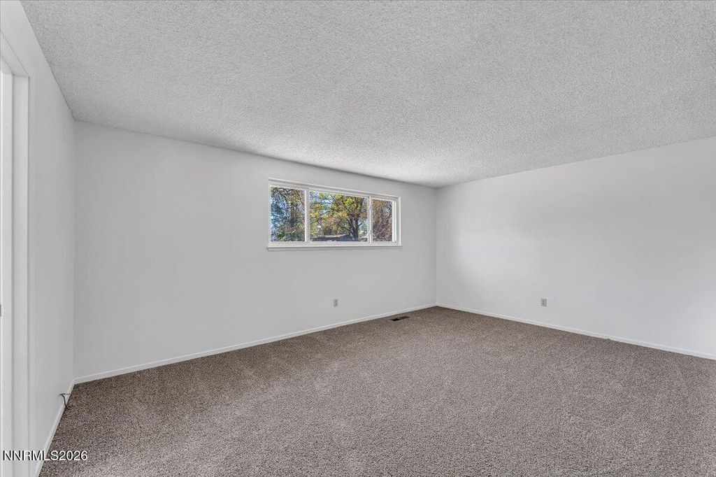Image 15 of property listing at 731 Desert View Court, Sparks, NV 89434