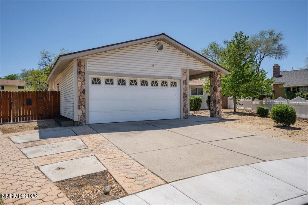 Image 2 of property listing at 731 Desert View Court, Sparks, NV 89434