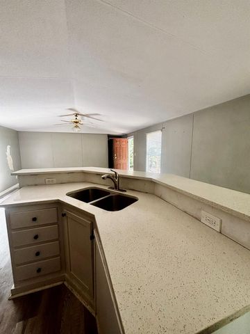 10 Fm 247 Road, Huntsville, TX 77320