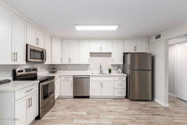 14401 N 35th Place, Phoenix, AZ 85032