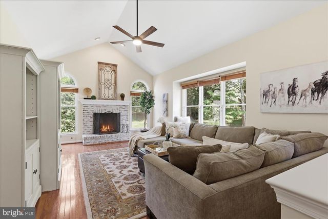 3801 WHEATGRAIN LN, Fairfax, VA 22033