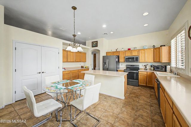 2329 W Calle Balaustre, Green Valley, AZ 85622