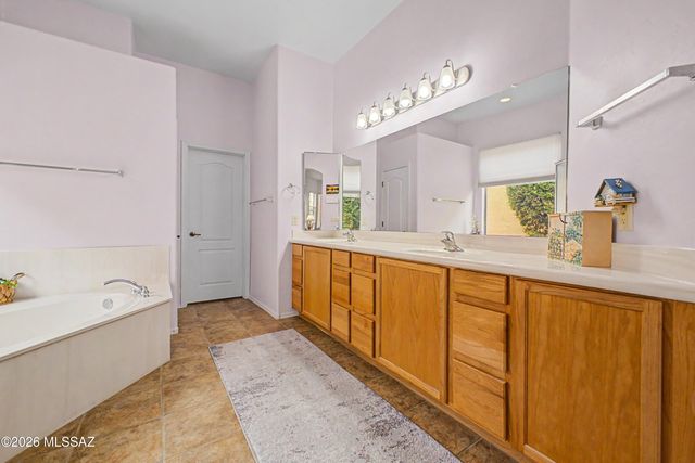 2329 W Calle Balaustre, Green Valley, AZ 85622