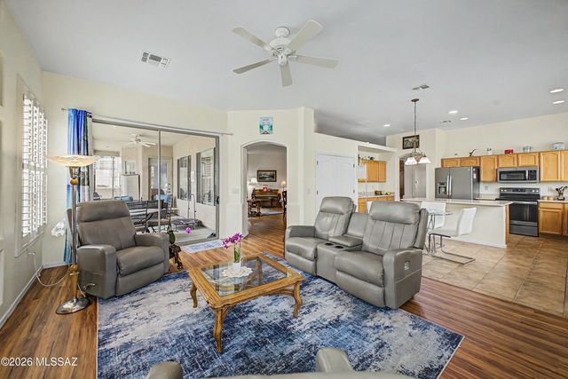 2329 W Calle Balaustre, Green Valley, AZ 85622