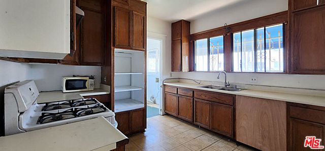 184 S Harvard Boulevard, Los Angeles, CA 90004