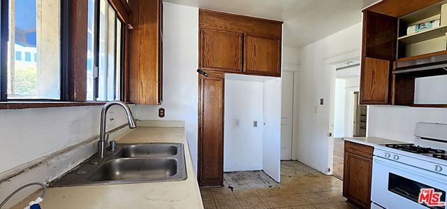184 S Harvard Boulevard, Los Angeles, CA 90004