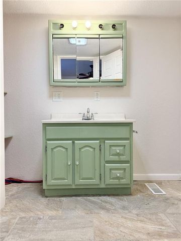 1310 E 13th Court, Trenton, MO 64683