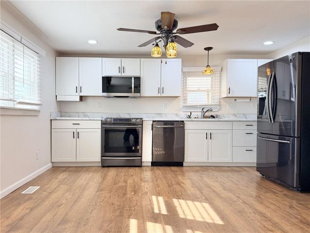 1310 E 13th Court, Trenton, MO 64683