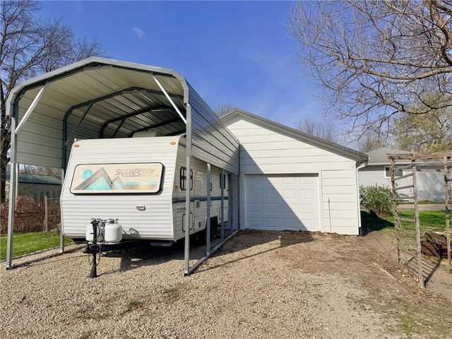 1310 E 13th Court, Trenton, MO 64683