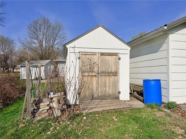 1310 E 13th Court, Trenton, MO 64683