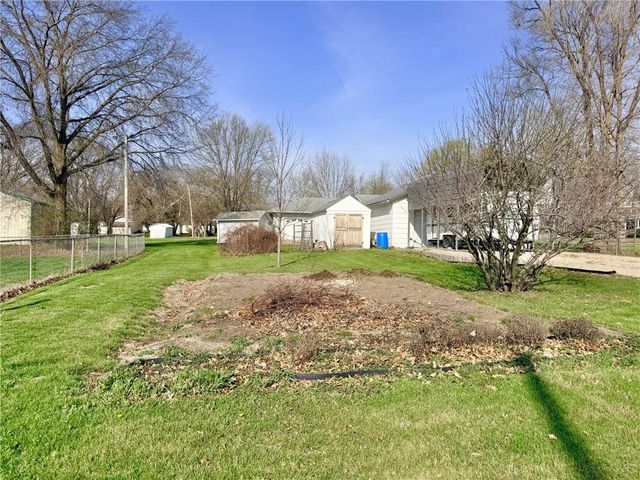 1310 E 13th Court, Trenton, MO 64683