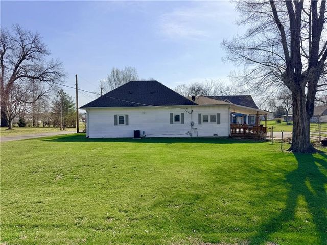 1310 E 13th Court, Trenton, MO 64683