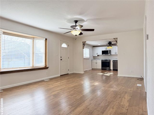 1310 E 13th Court, Trenton, MO 64683