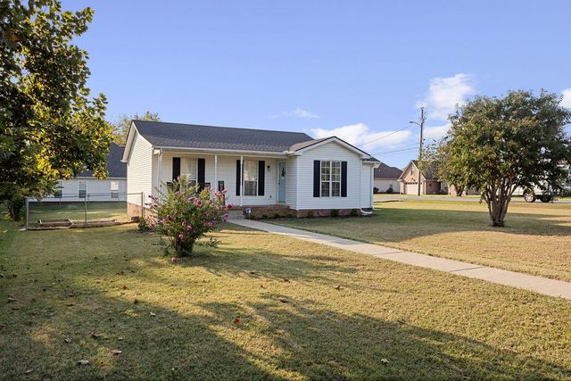 1320 Raden Dr, Lebanon, TN 37087