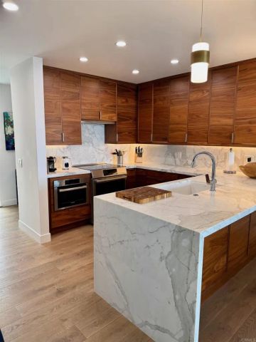 424 Stratford Court A32, Del Mar, CA 92014