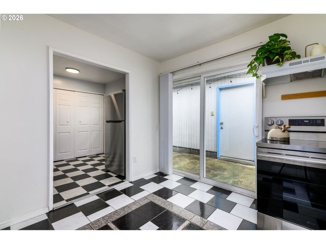 13005 Sw WALKER Rd, Beaverton, OR 97005