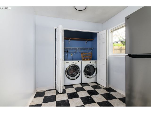 13005 Sw WALKER Rd, Beaverton, OR 97005